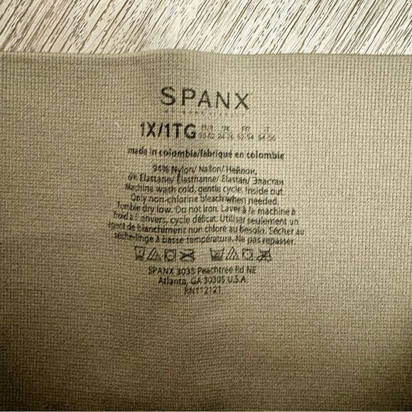 Spanx Look At Me Now Seamless Leggings Camo Cropped - Picture 4 of 5